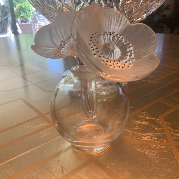 Lalique 1980โs Extra Large Crystal Les Anemone Perfume Bottle 6.5โH - Picture 2 of 7